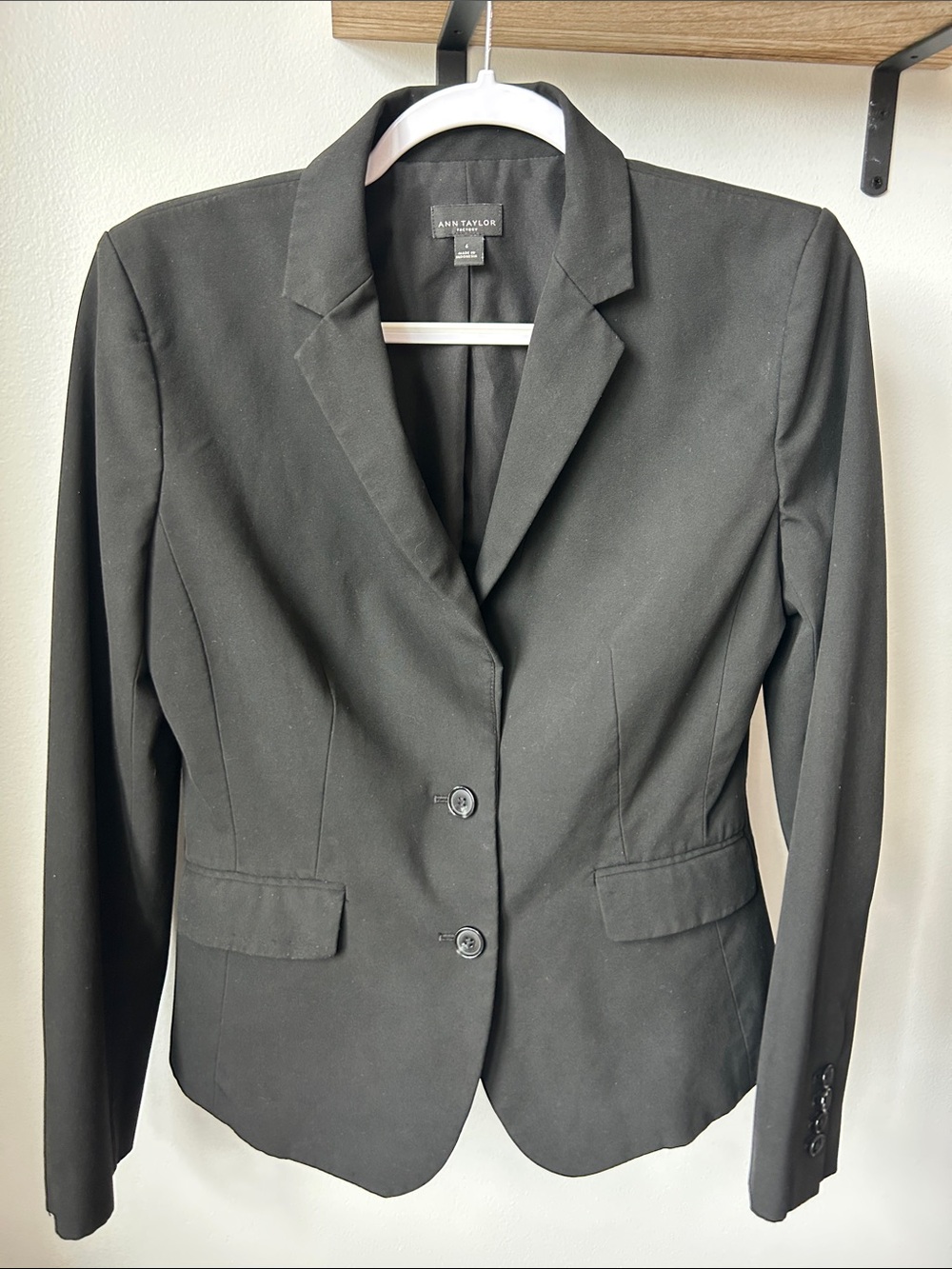 Ann Taylor Black Fitted Two-Button Machine Washable Blazer
